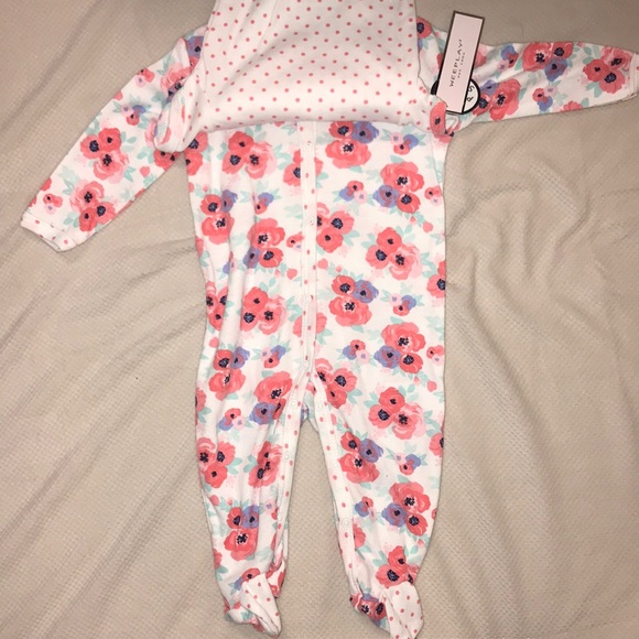 Floral NWT Sleeper with Bib and Onesie - Picture 2 of 2